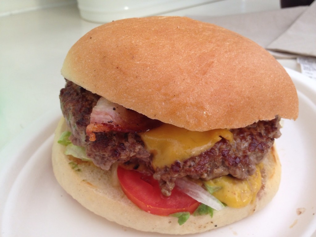 Trita, Milano - hamburger formaggio cipolla peperoni