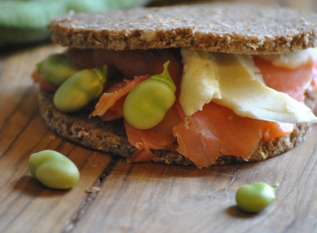 Gastronomia Salvetti, Ponte di Legno (BS) - panino segale fave e trota affumicata