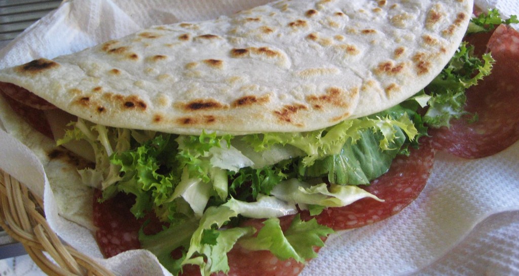 La Lella, Rimini - piadina salame insalata