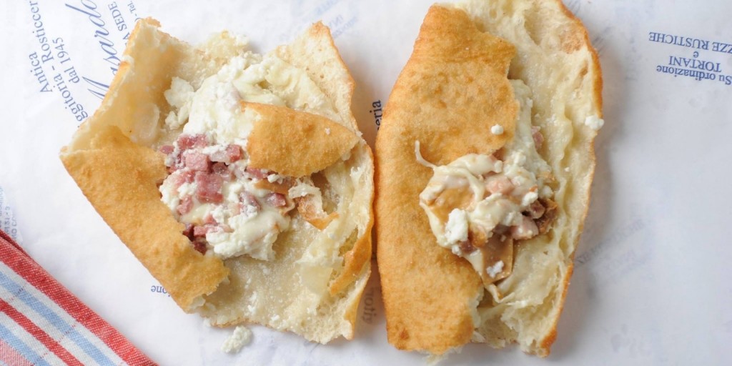 Pizzeria la Masardona, Napoli - pizza fritta