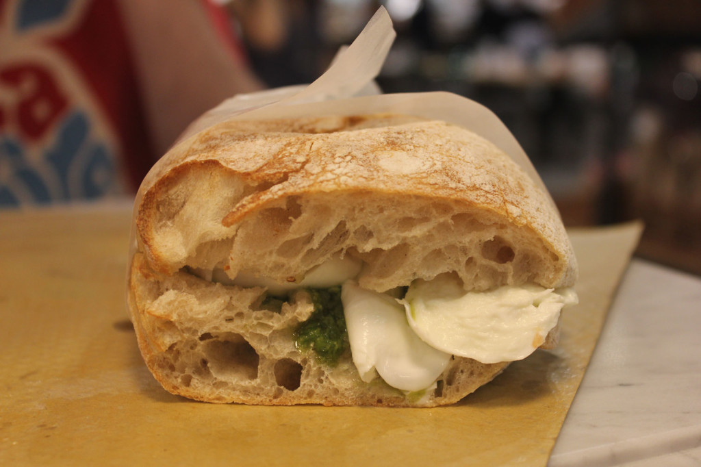 Salumeria Panzallegra, Napoli - panino mozzarella erbette